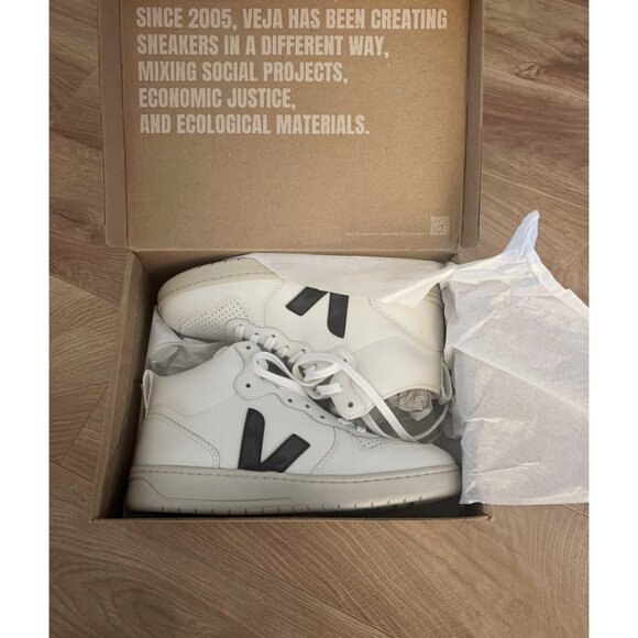 NWT Veja High Top Sneakers - Picture 6 of 6